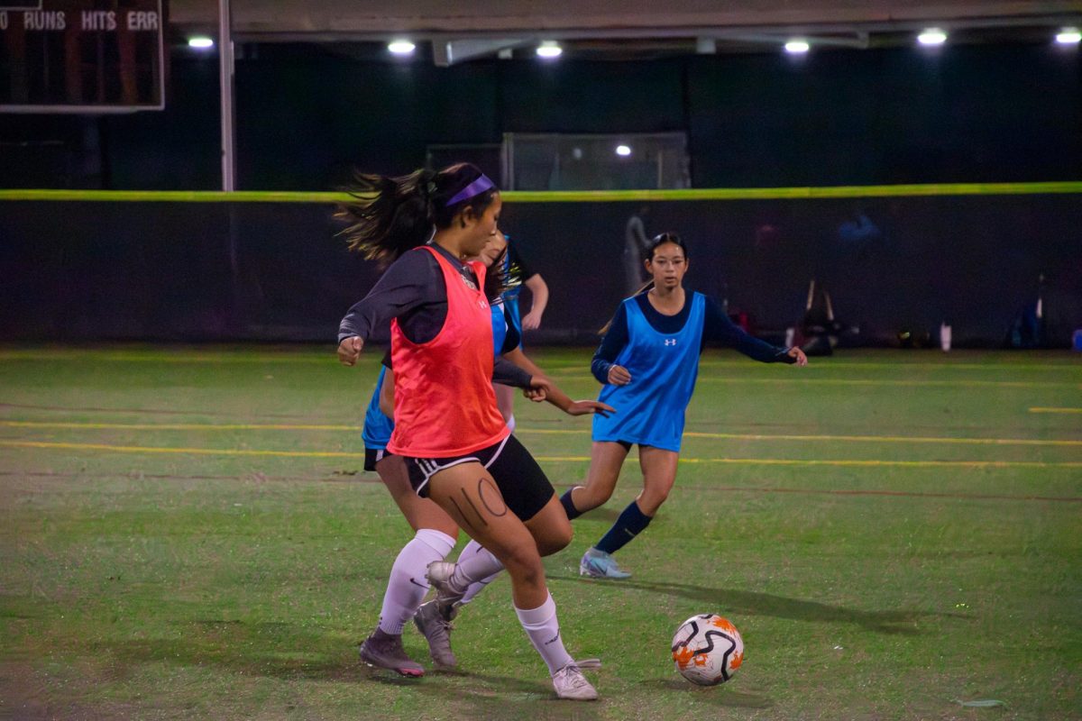 Natalie Chan ('25) fights for possession of the ball.